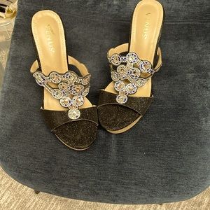 Venus slip in wedges
